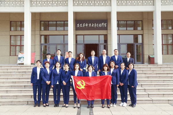 徽盐地产集团机关第二党支部发展“怀想革命先烈，传承红色基因”主题党日活动