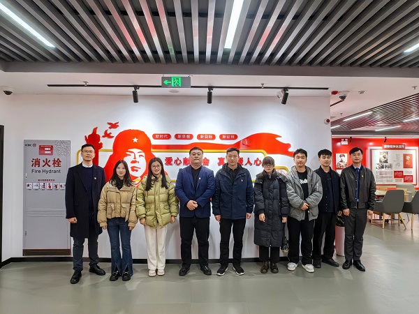 地产集团团支部发展“学雷锋”自愿服务活动